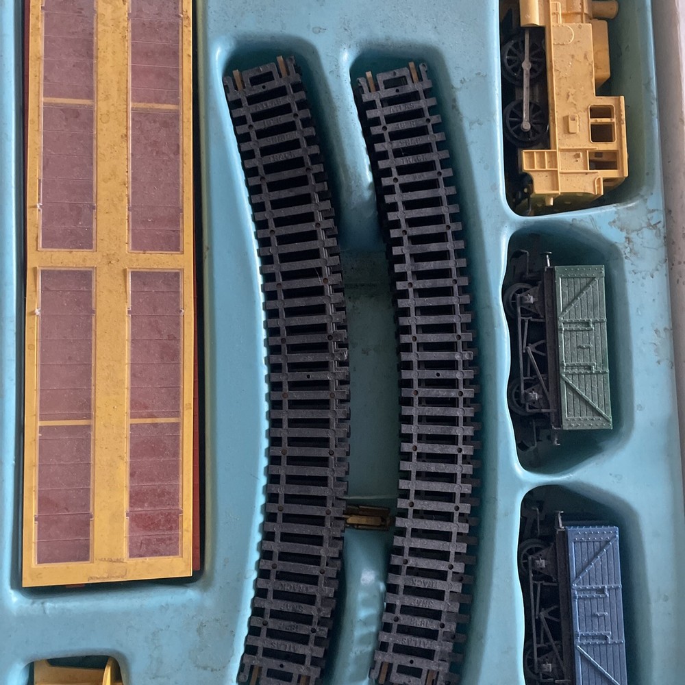 Vintage HO scale MINIVILLE ATT TRAIN Station Set Clockwork Train - Tested works