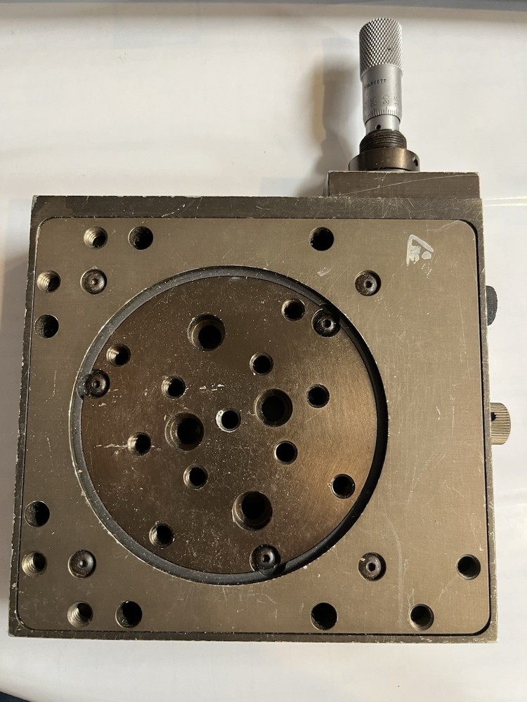 Newport 471 Rotation Stage with Aperture Insert