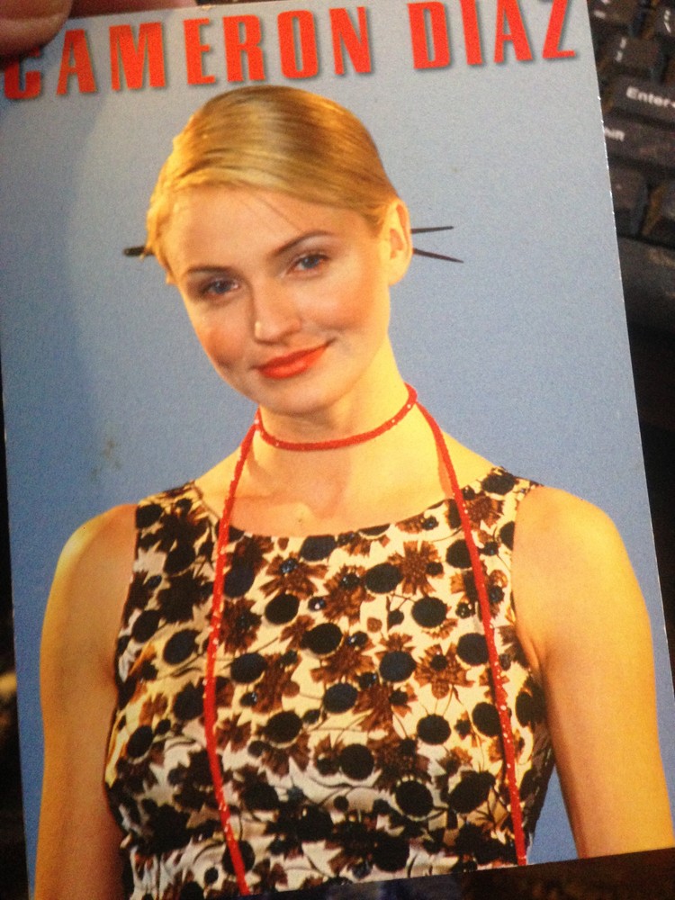 CAMERON DIAZ-----POSTCARD--- (AWSOME SHOT) !