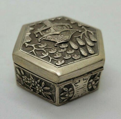 ANTIQUE BEAUTIFUL CHINESE EXPORT SOLID SILVER SNUFF BOX 30 G. / B021