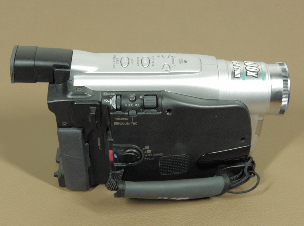 JVC GR-AXM17 Compact VHS-C Camcorder