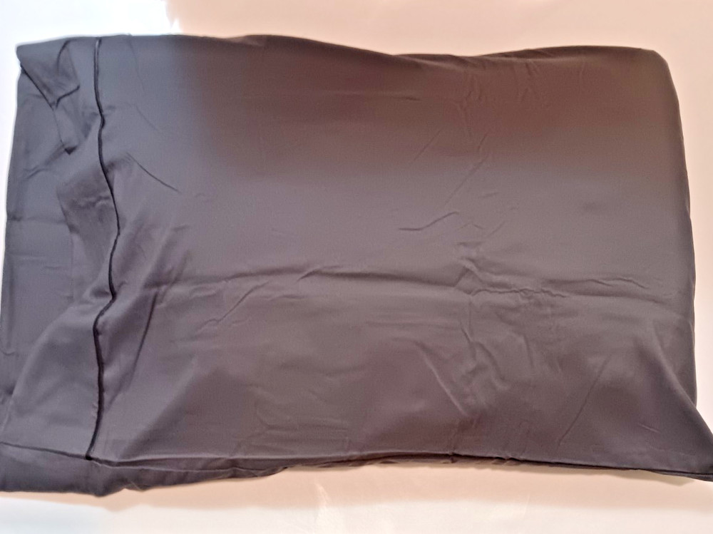 NEW Beckham Hotel Collection 4 Pack Soft Microfiber Pillow Cases -Gray