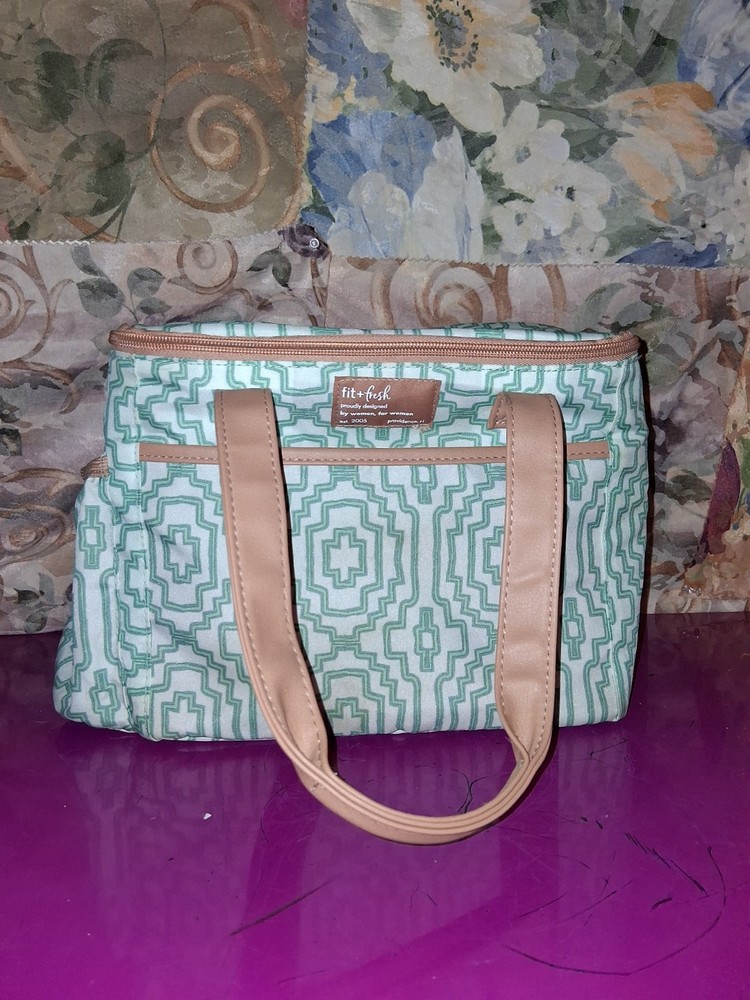 Fit + Fresh Insulated Backpack Cooler Green Geometric Pattern Zipper Closure