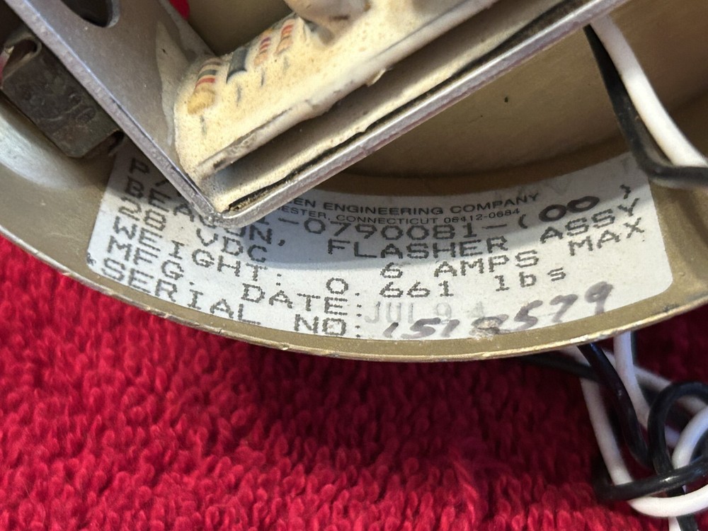 WHELEN FLASHER BEACON ASSY P/N 01-0790081-00 MISSING BOTTOM BASE
