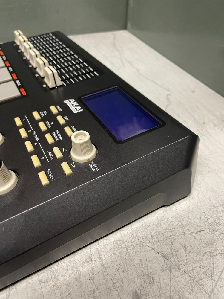 AKAI Professional MPD26 USB/MIDI Pad Control Unit