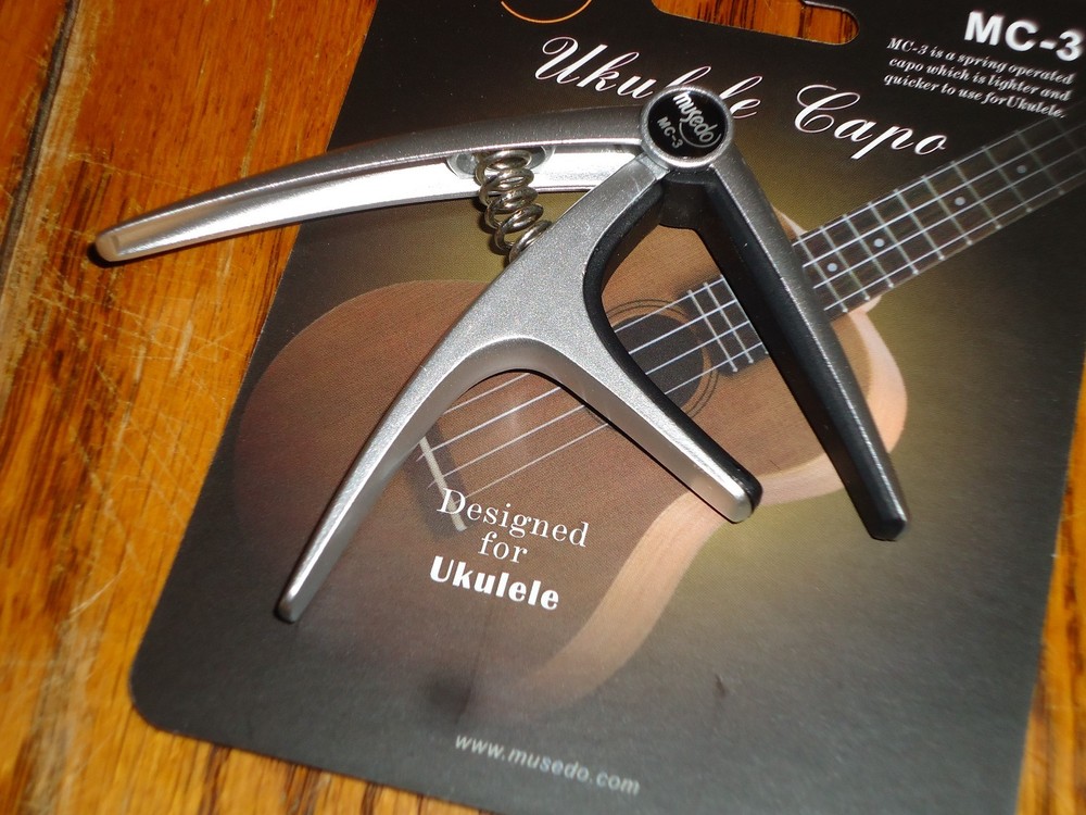 UKE UKULELE TRIGGER CAPO COMFORTABLE QUICK RELEASE ADJUST SPRING STAGE OR STUDIO