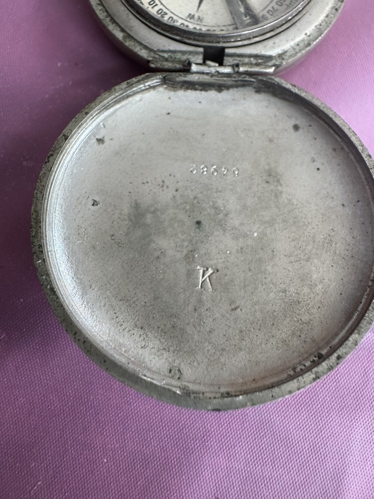 VINTAGE-WWII US POCKET COMPAS- WORKS