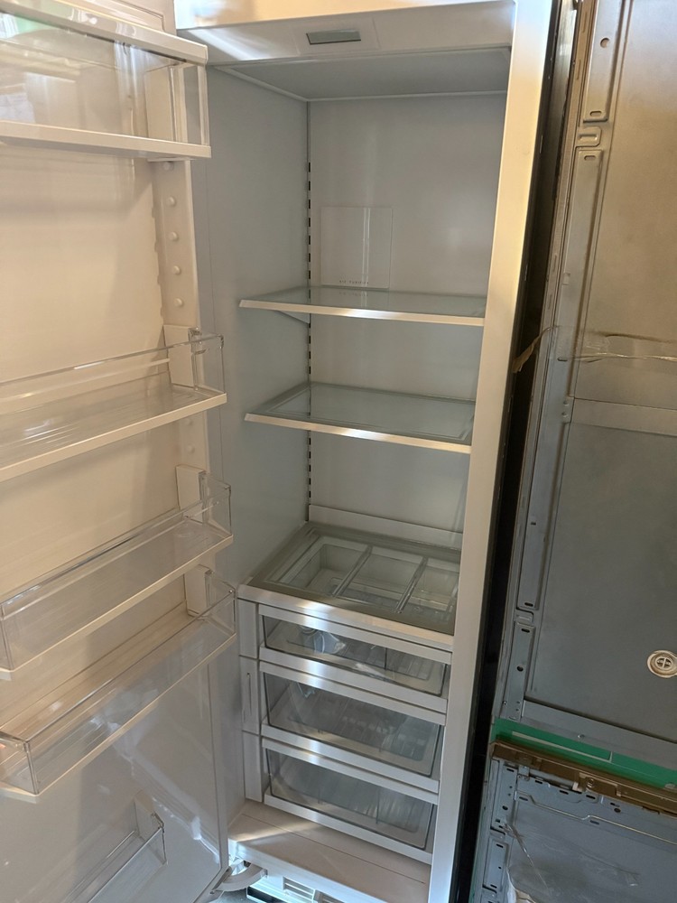 Sub-Zero IC-24R-LH 24” Built-In Panel-Ready All Refrigerator – 2021 Display