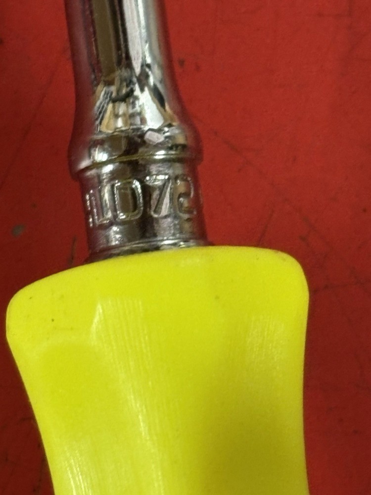 New Snap On 1/4" THLD72 YELLOW Hard Handle Ratchet