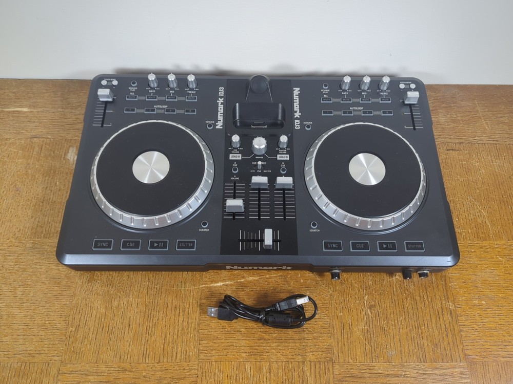 NuMark iDJ3 Turntable with iPod Dock - Excellent - Tested & Working