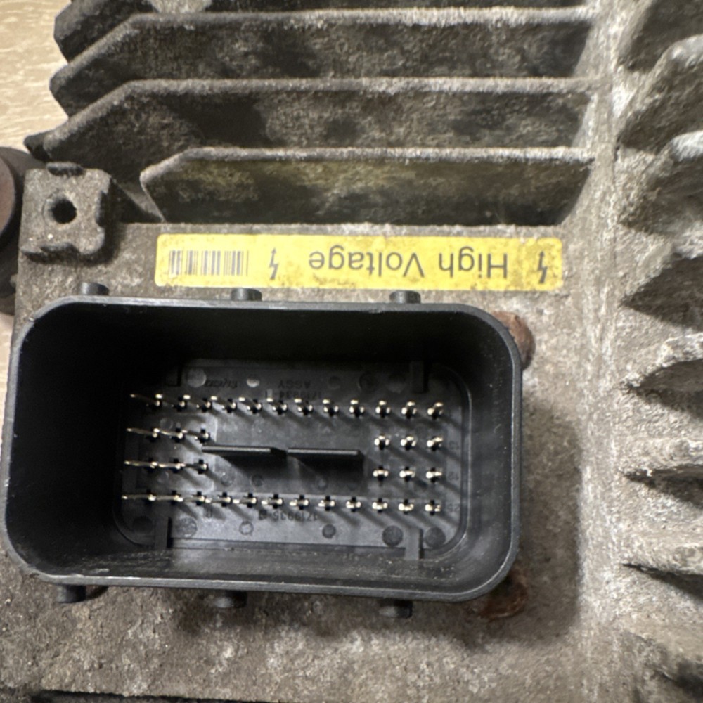 International 1881708C92 SID903 ECM Engine Control Module 5WS40500/04 – Core