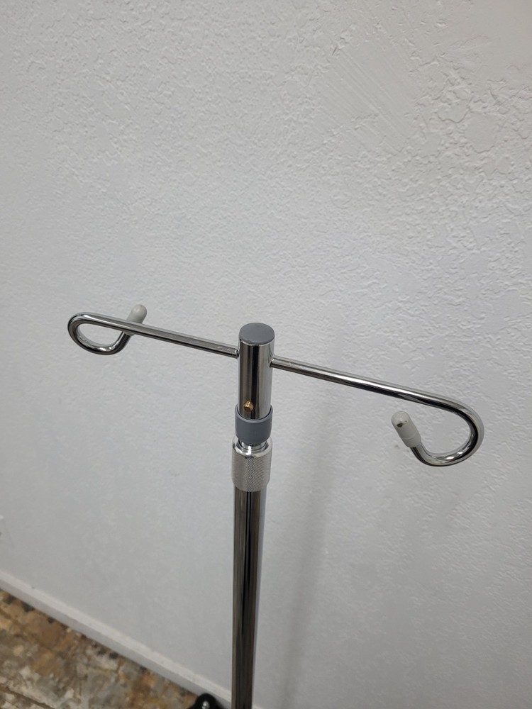 McKesson MS400E IV Stand 4-Leg 2 Hooks "50-84"