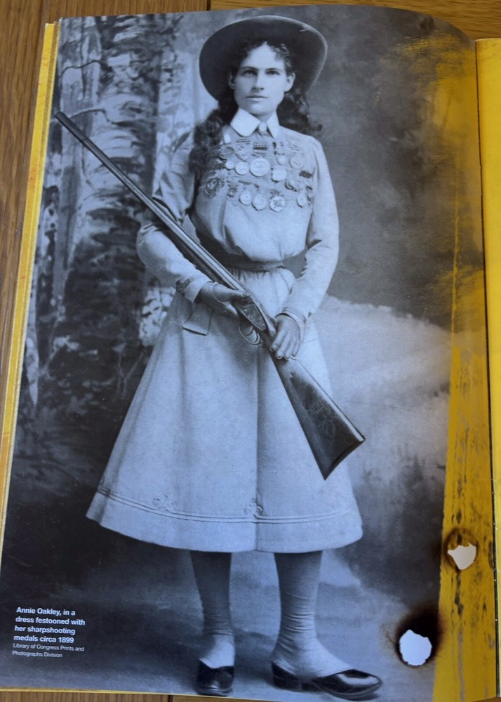 Annie Get Your Gun Crucible Theatre Sheffield Programme Dec 2016