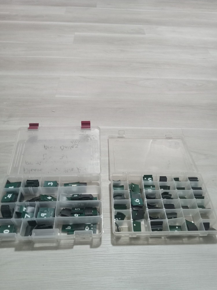 2 compartment storage trays magentic numbers for pricing boards