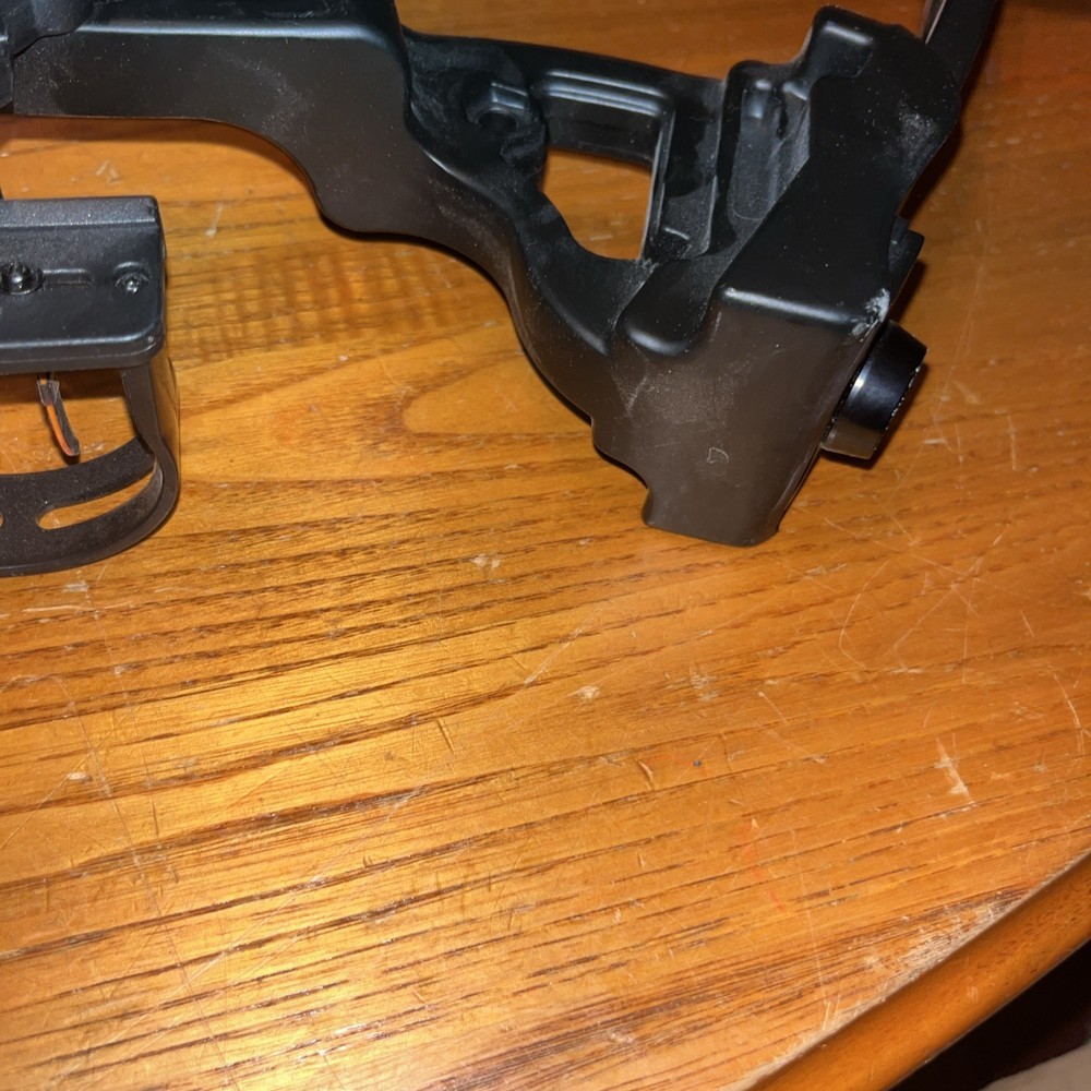 Barnett Archery Black Vortex Compound Bow w/ 3 Pin Sight Read
