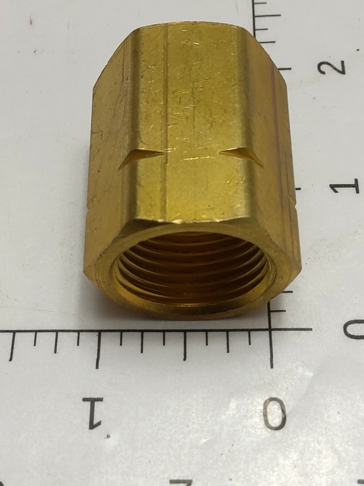 BRASS PIPE ADAPTER COUPLING (NOS)