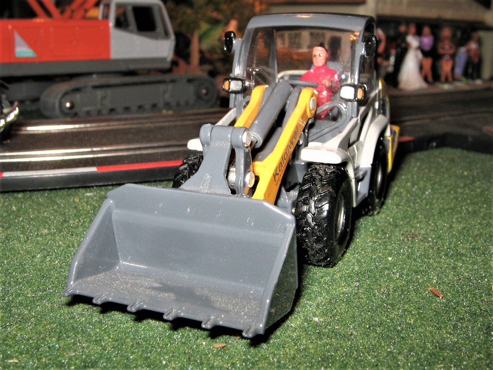 KDW 480 Mini-Wheel Loader - Kramer w/Operator 1/50 Die-cast LN