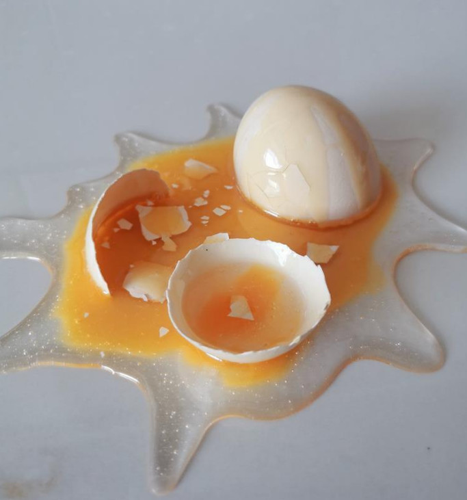 Broken egg mobile phone holder funny prank toy gift