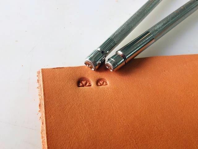 Stainless Steel  leather craft 3 hearts frame Decorative pattern Stamp Tool D