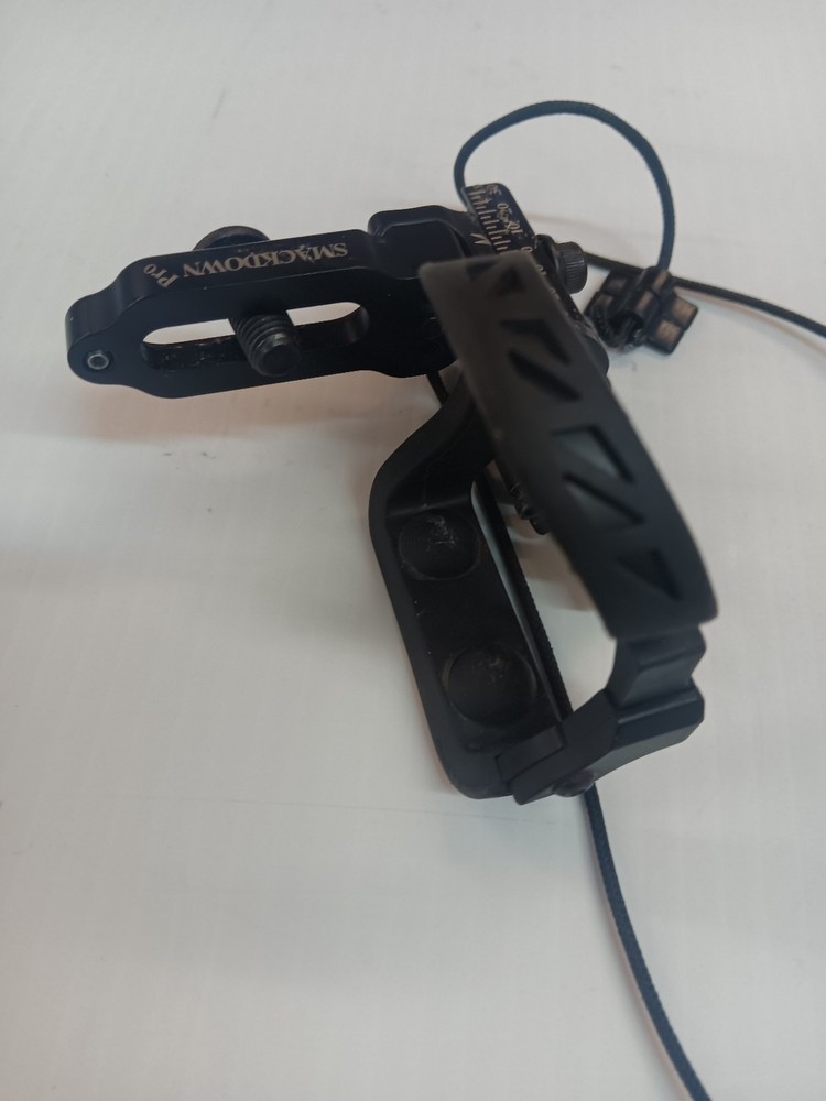 TROPHY TAKER SMACKDOWN PRO DROP AWAY REST