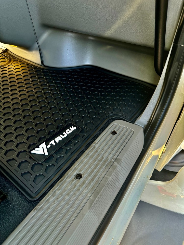 RUBBER FLOOR MATS FOR PETERBILT 579 567