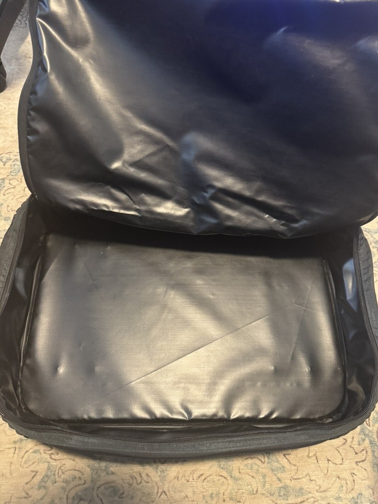 Rossignol Ski Boot Snow Board Boot Large Rolling Back Pack / Duffle Bag Black