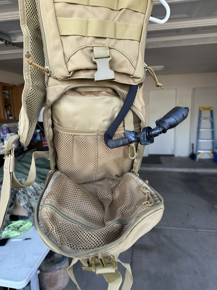 Tactical Hydration Backpack With 2.5 L Water Bladder Khaki Color