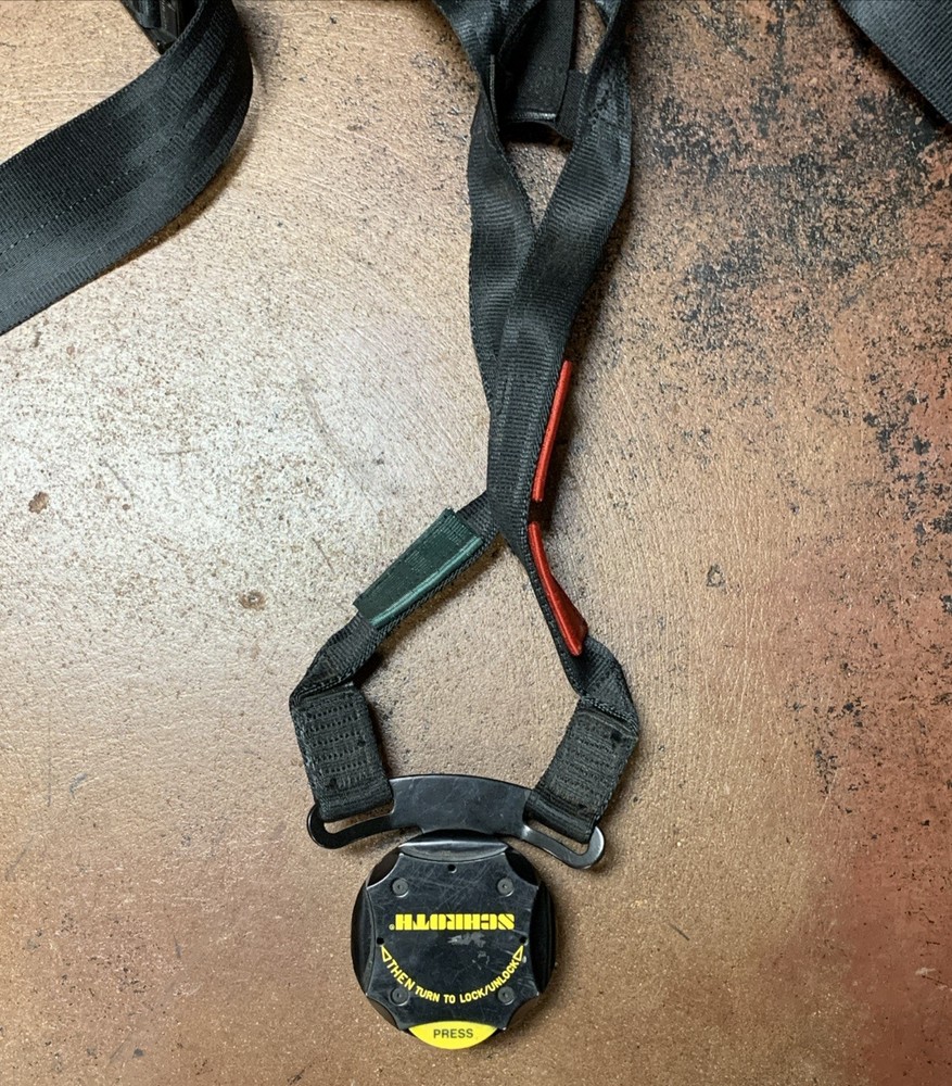 SCHROTH RACING 6-POINT HARNESS
