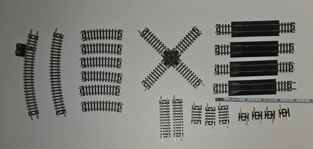 Miscellaneous N Scale Track 22 Total Pieces Pre-owned