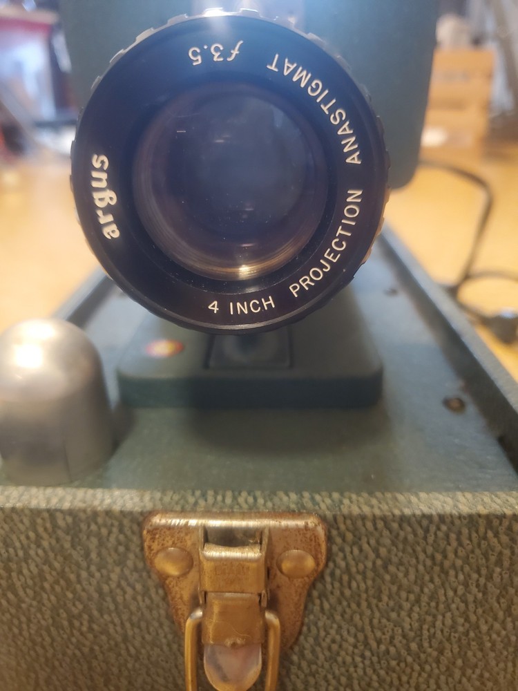 Argus 300 Vintage Slide Projector With Case (includes NEW bulb)