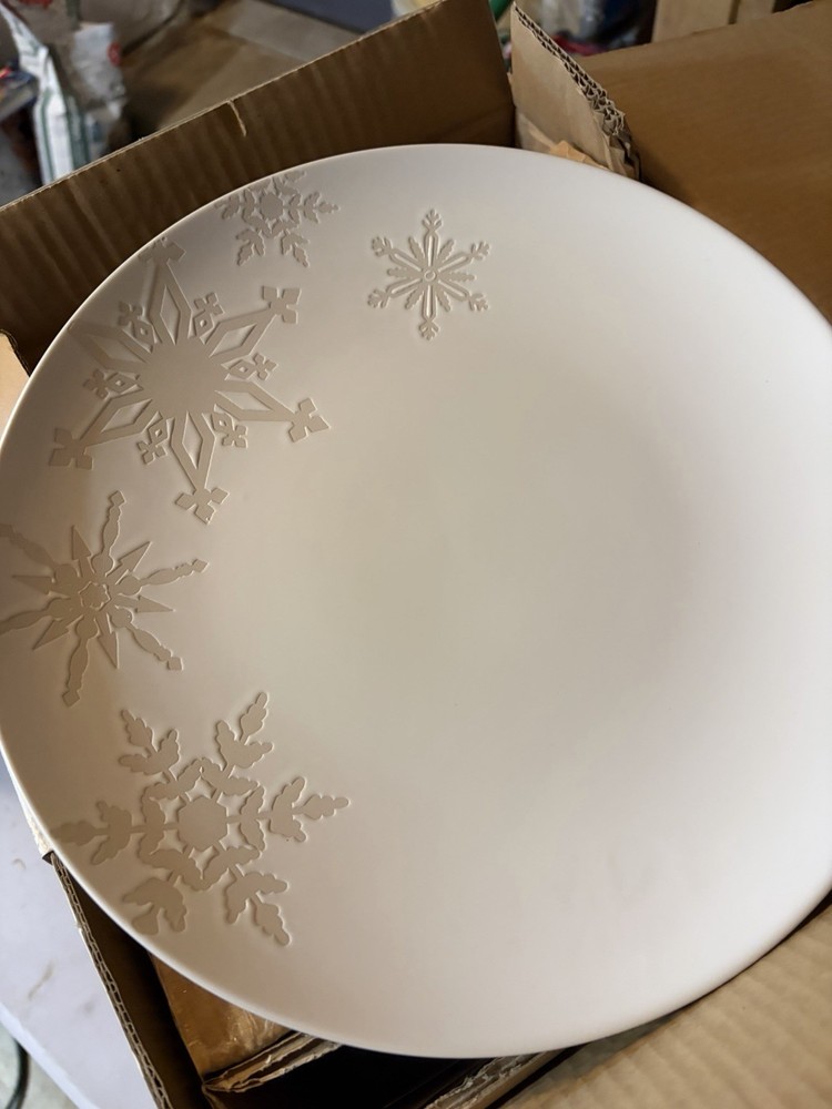 Pfaltzgraff Snowflake White 16 piece set discontinued
