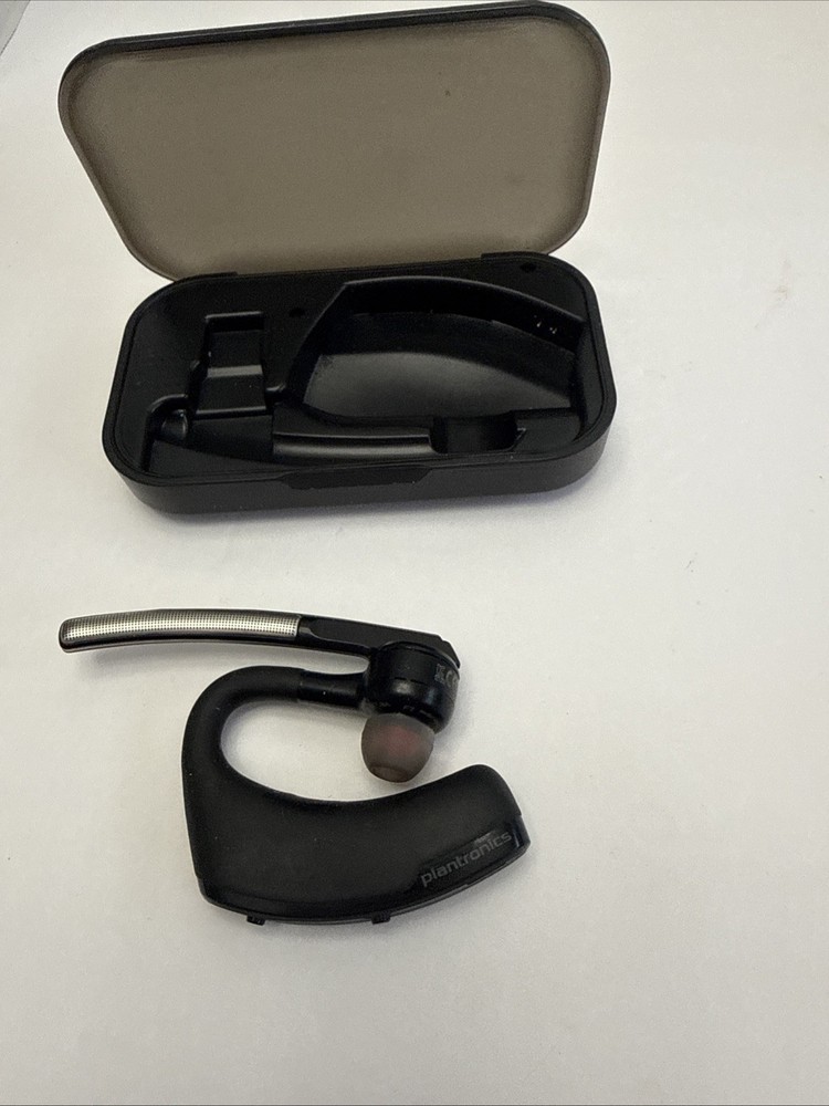 Plantronics Voyager Legend - Black w/case Pre-owned
