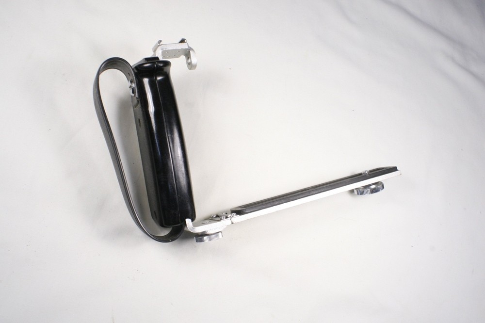 Camera Grip Flash Bracket w/Strap - Style 1