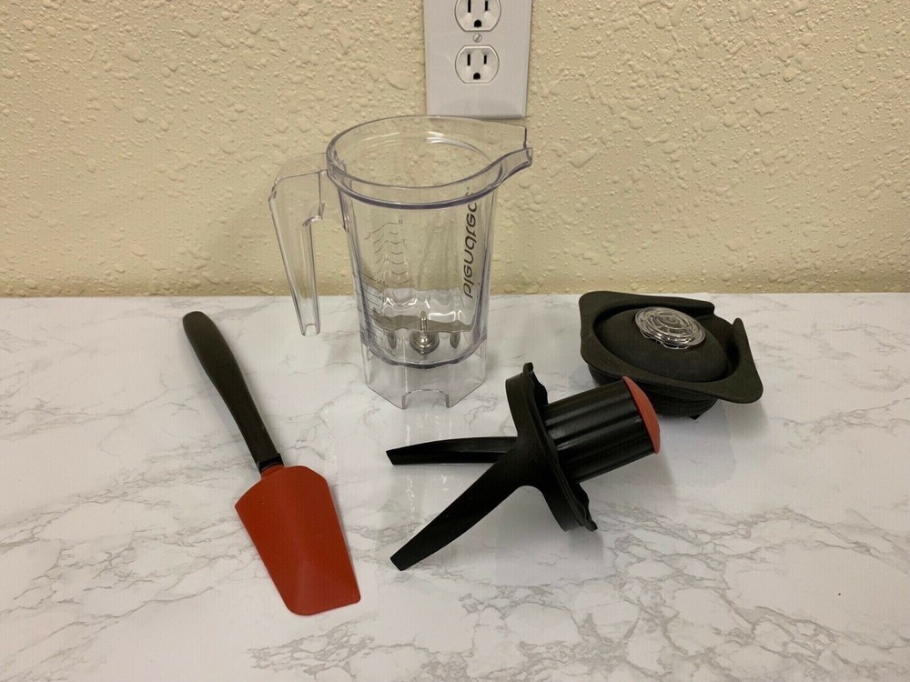 Blendtec Twister Jar. Spatular and lids.