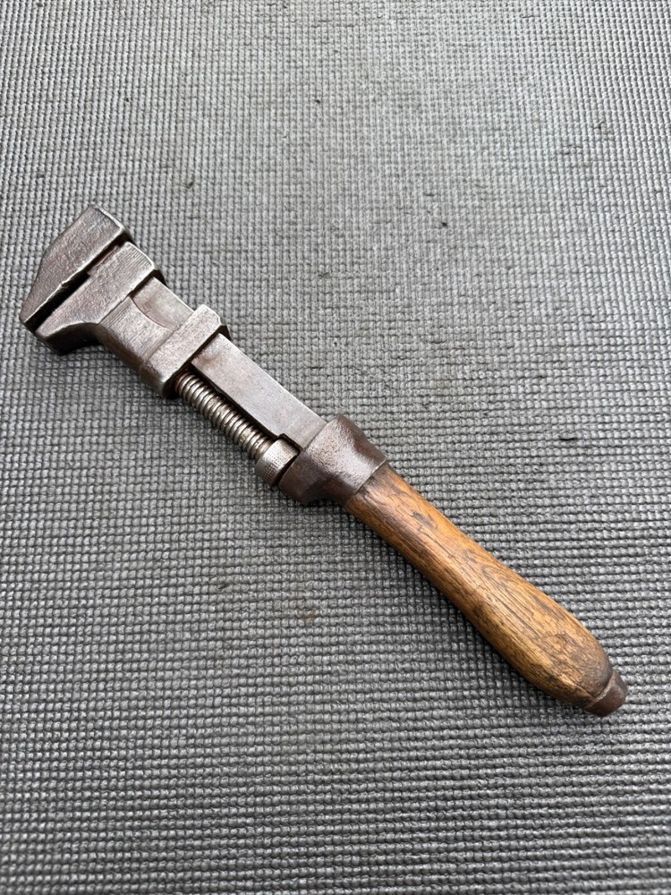 VINTAGE WOODEN HANDLE ADJUSTABLE SPANNER WRENCH.