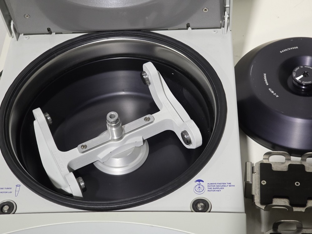 Eppendorf 5430 Centrifuge with A-2-MTP Microplate Rotor