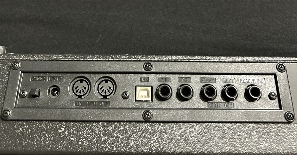 Studiologic Numa Compact 2X 88 Keys Piano Keyboard and Case Excellent
