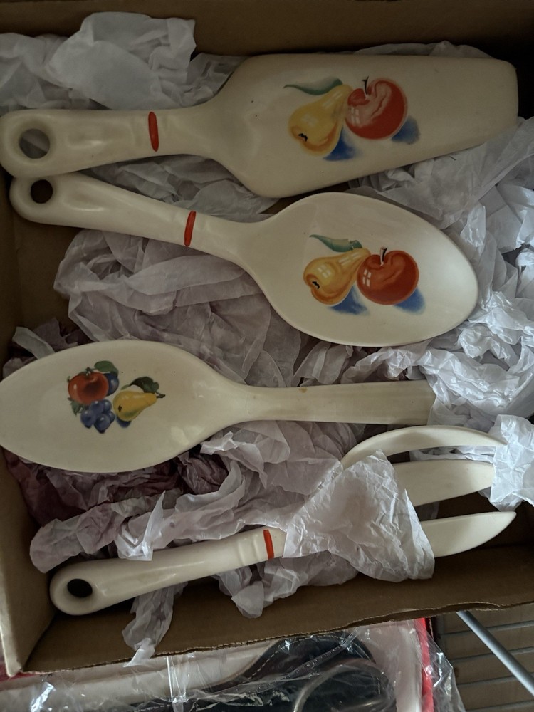 Knowles 4 Piece Set Circa 1940’s Ceramic Fruit Utensil Set Rare