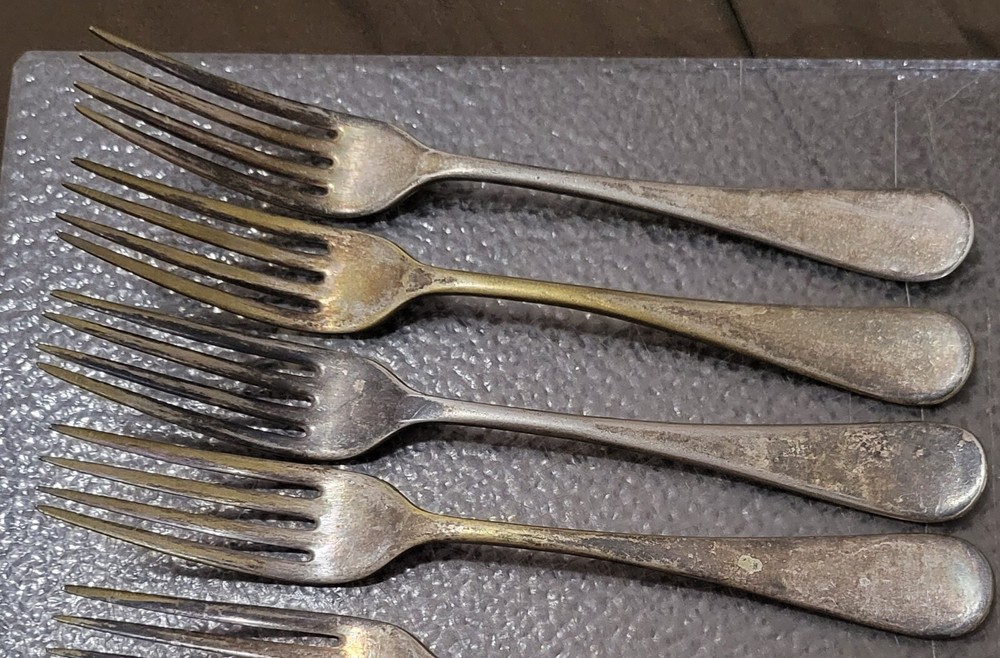 US Silver Co 8 Forks 7" Unknown Pattern