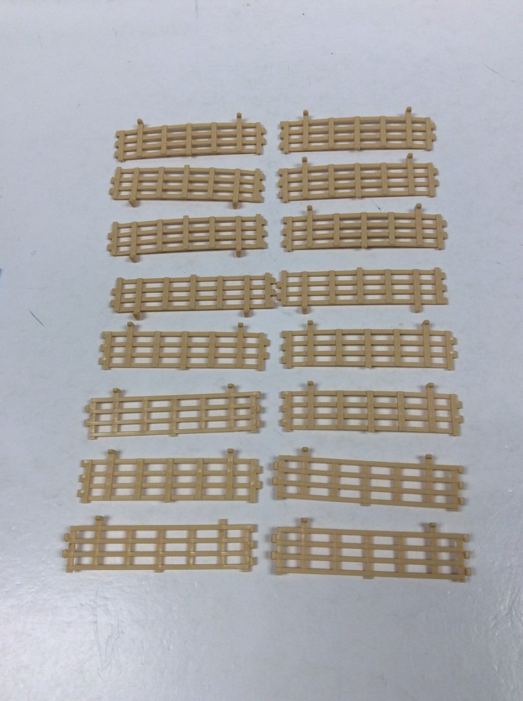 ERTL (?) FENCING 16 PIECES