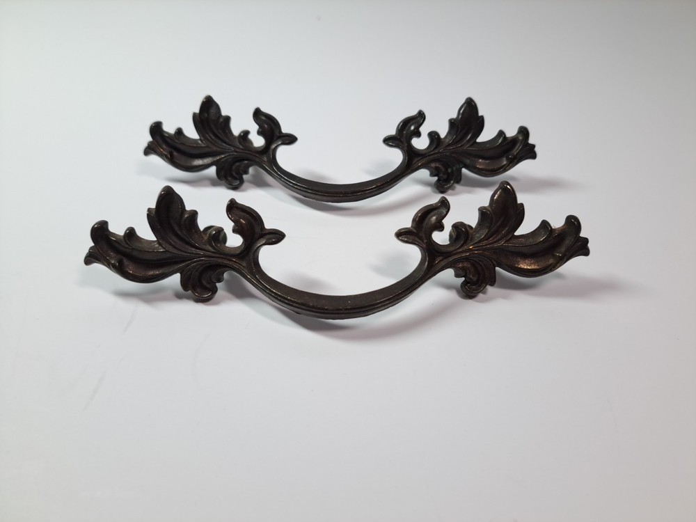 Set Of 2 French Provincial Style Leaf Drawer Pulls