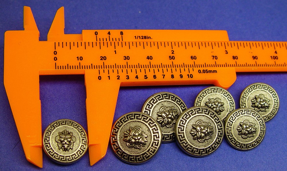 Lion Head jacket replacement buttons 7 Unknown Brand Silver Color Plastic , Used