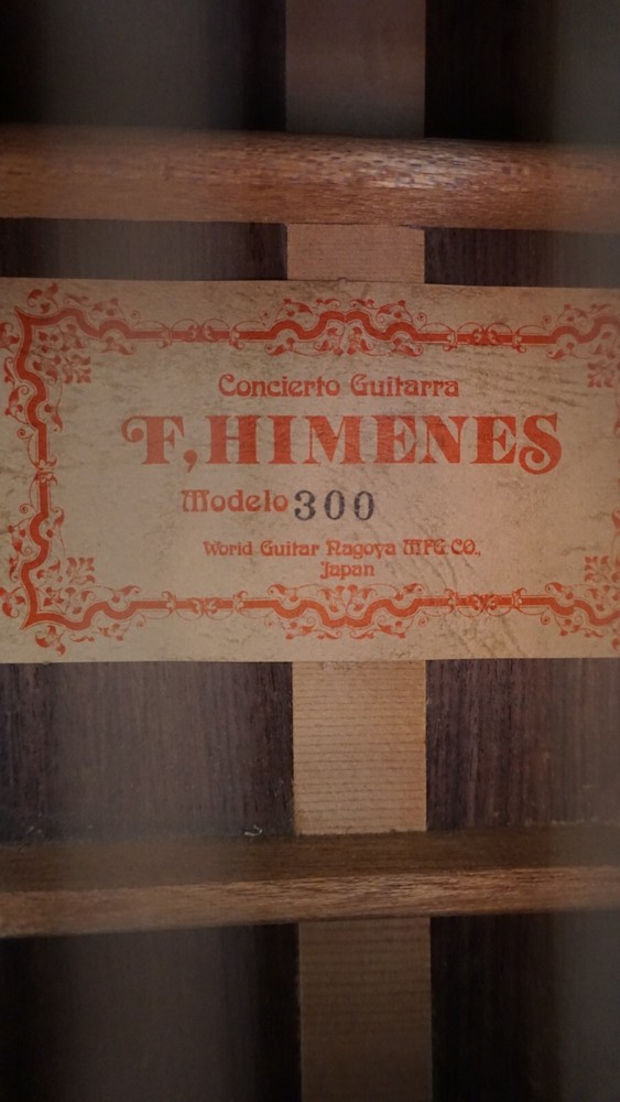 F. Himenes Modelo 300 Japan Classical Guitar w/ Chipboard Case