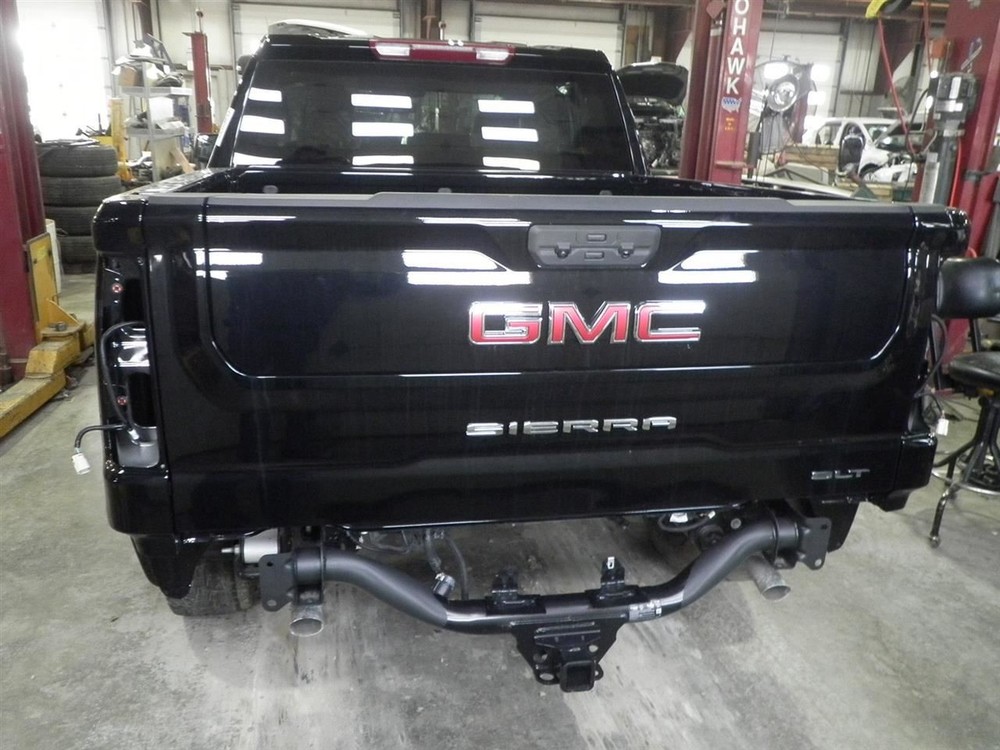 2026 Sierra 1500 SLT Upper Air Shutter