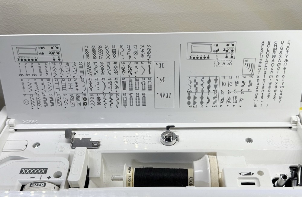 SINGER QUANTUM 9920 Sewing Machine Untested