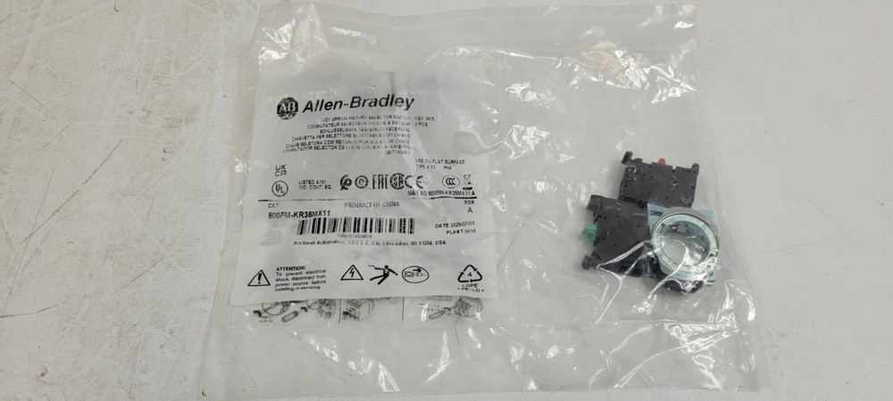 ALLEN-BRADLEY 800FM-KR35MX11 KEY SPRING RETURN SELECTOR SWITCH 3 Position