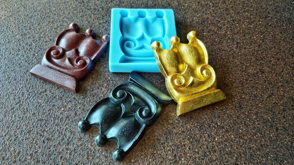 Silicone mold for decorative royal element castings