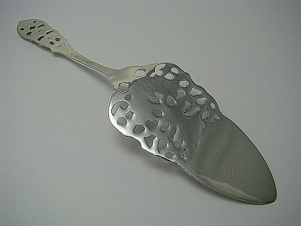 SILVER PIE SERVER CAKE SERVER 800 Silver Floral Pattern Hazorfim Israel ca1960s