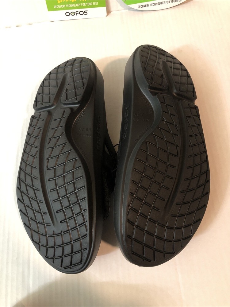 OOFOS ORIGINAL BLACK SANDAL M6W8