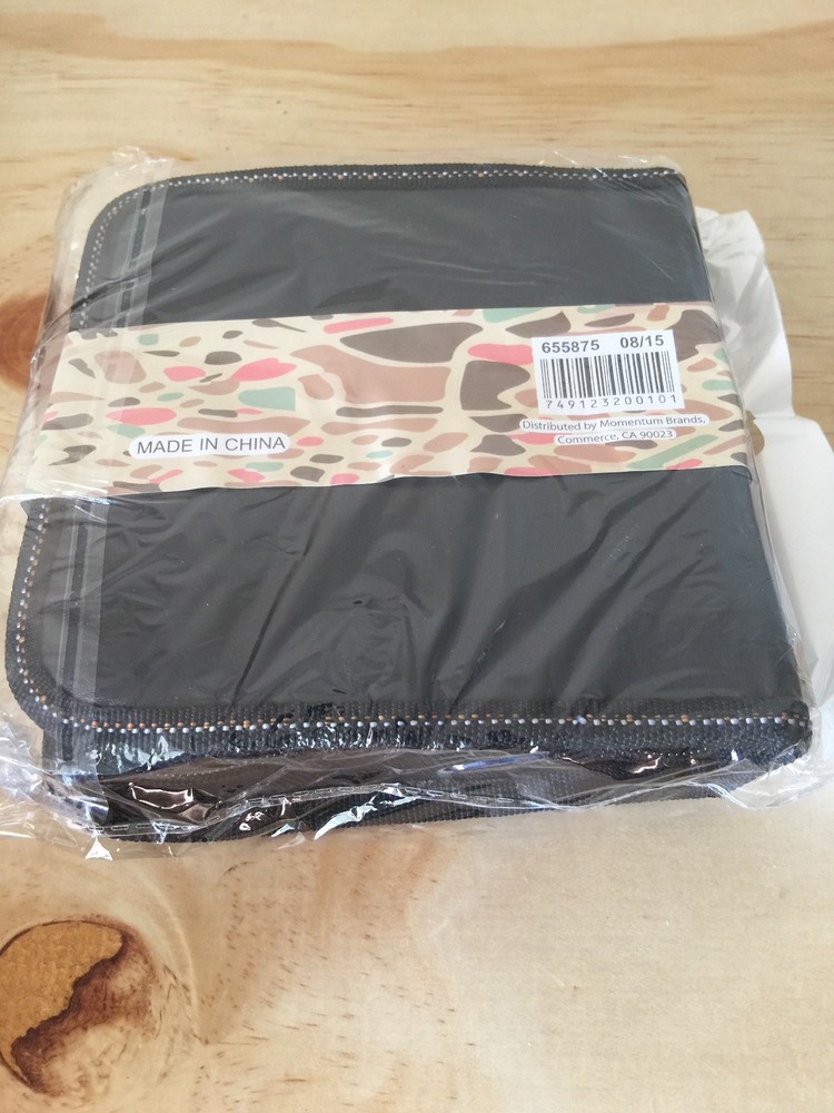 40 CD HOLDER WITH ZIPPER NIP